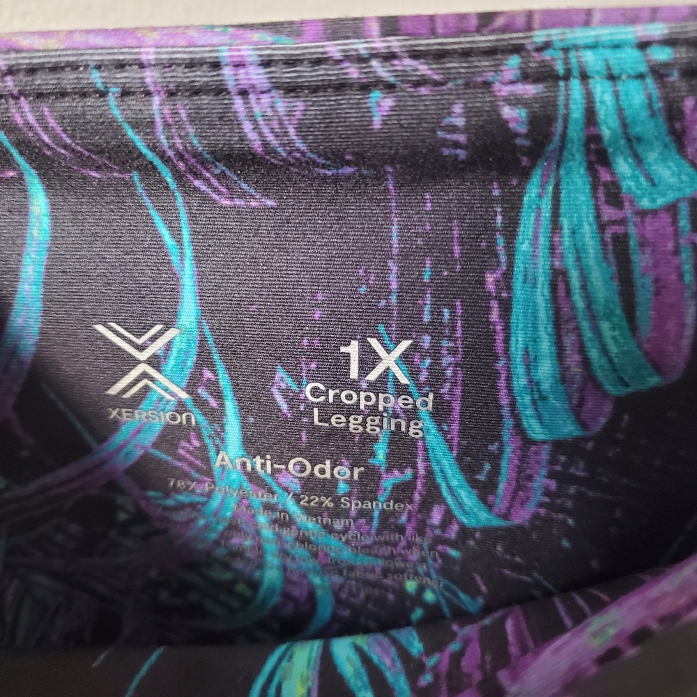 Xersion Palm Print Cropped Leggings 1X - Picture 4 of 4